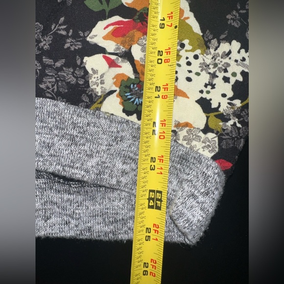 Kut from the kloth Floral Lightweight Sweater Top Size Large EUC - Picture 7 of 7